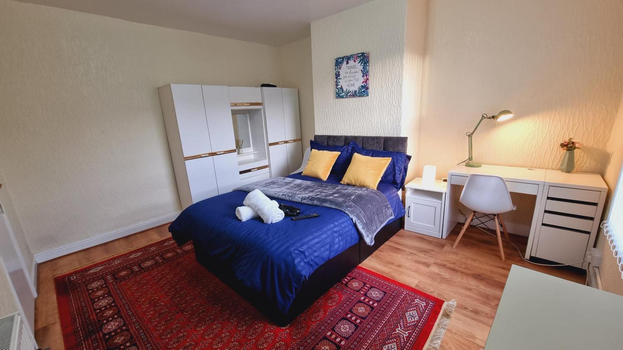 Spacious Two Bedroom House, Parking And Wifi Лидс Экстерьер фото