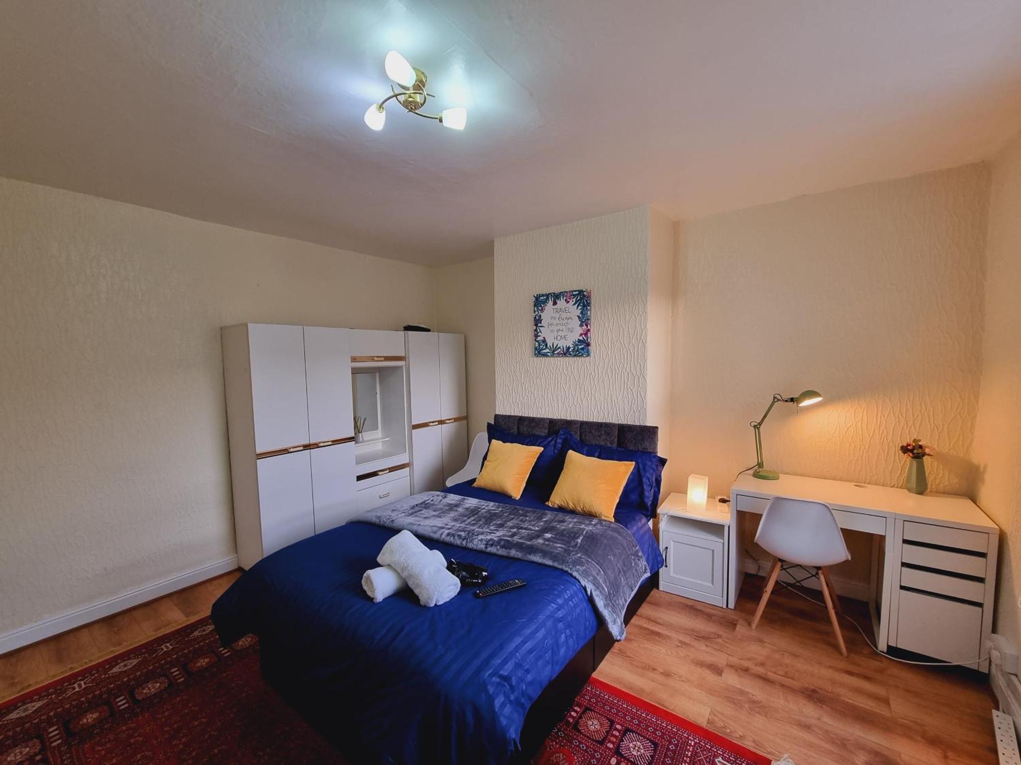 Spacious Two Bedroom House, Parking And Wifi Лидс Экстерьер фото
