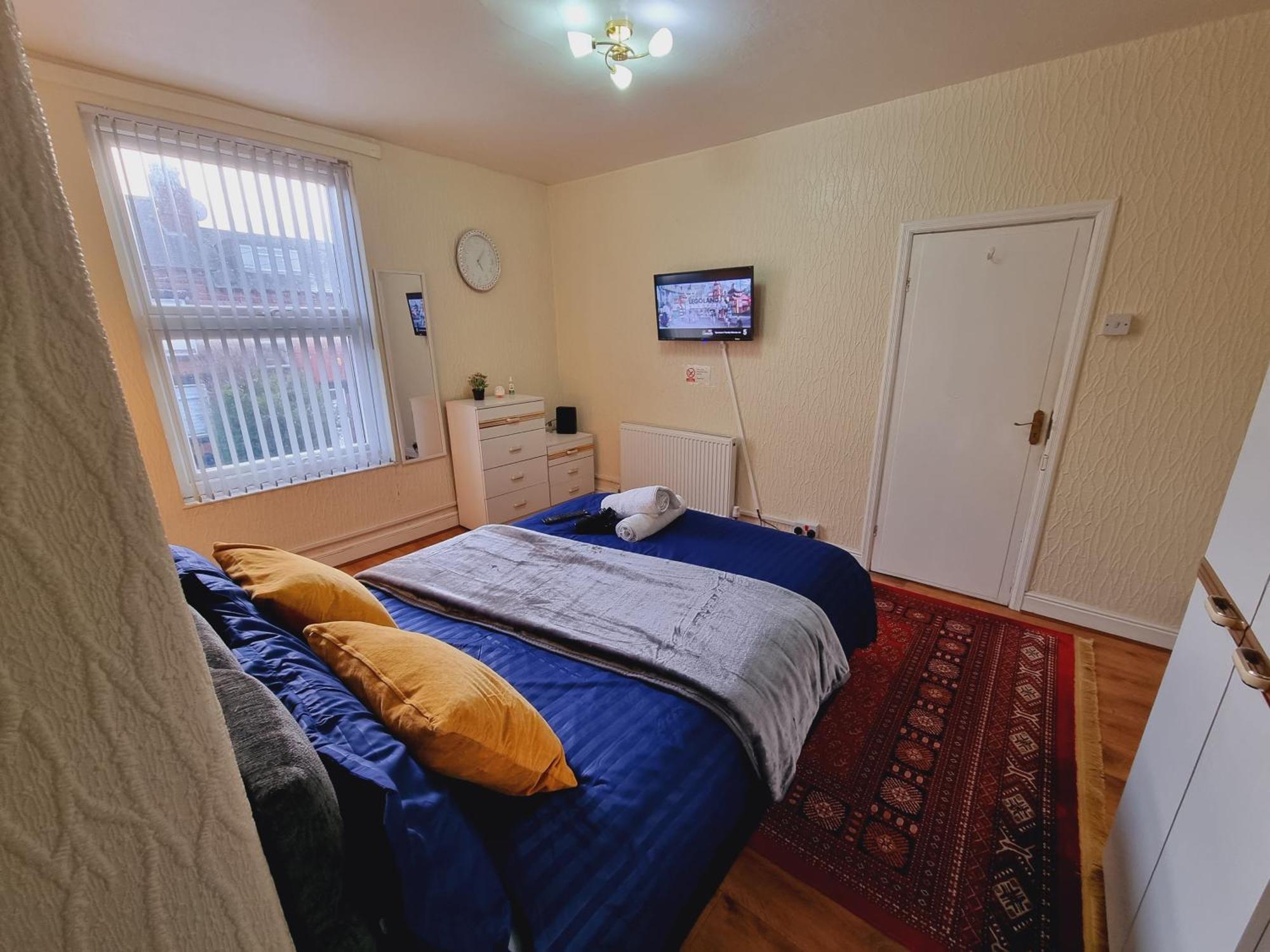 Spacious Two Bedroom House, Parking And Wifi Лидс Экстерьер фото