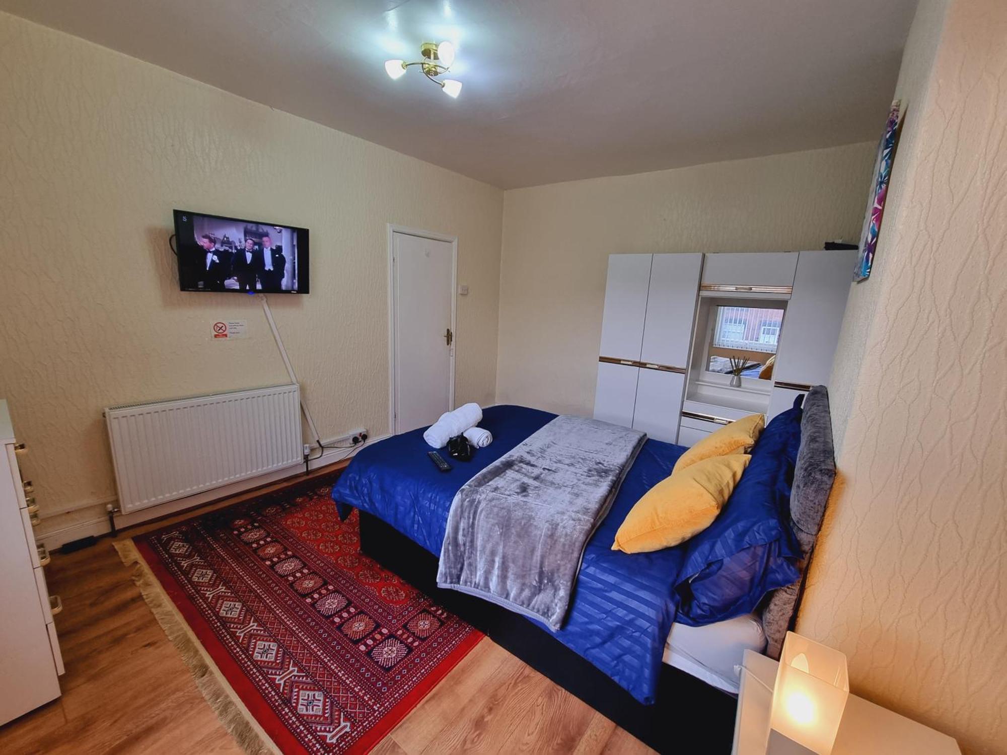 Spacious Two Bedroom House, Parking And Wifi Лидс Экстерьер фото